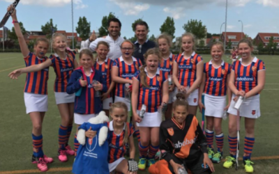 Nationale Nederlanden zet zich als hockeycoach in voor LINDA.foundation