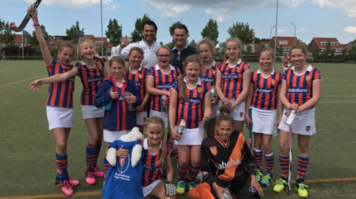 Nationale Nederlanden zet zich als hockeycoach in voor LINDA.foundation