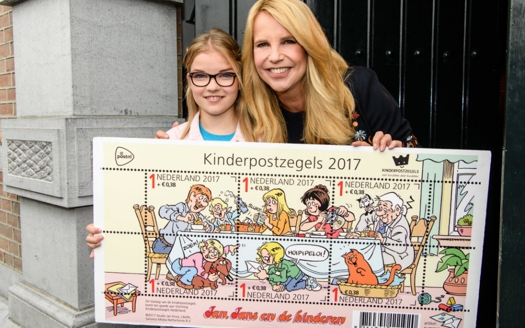Ding dong: Linda de Mol koopt eerste kinderpostzegels 2017