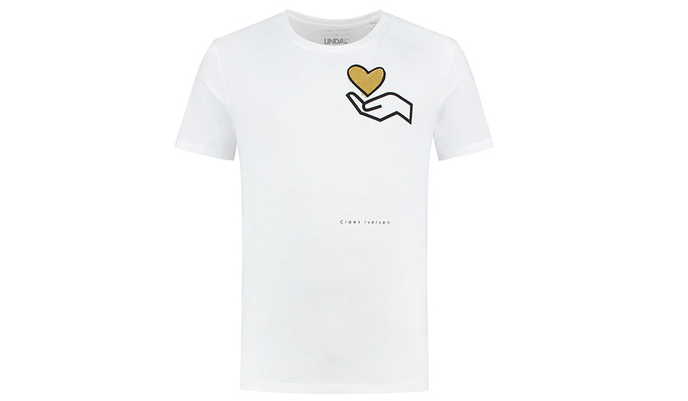 Claes Iversen ontwerpt T-shirt LINDA.foundation (en daar word je hebberig van)