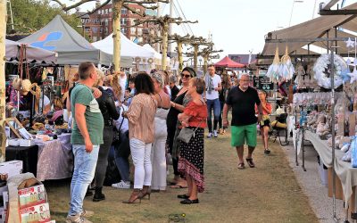 Naar Ibiza in eigen land: Lelystadse Hippiemarkt steunt LINDA.foundation